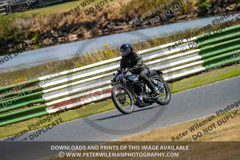 Vintage motorcycle club;eventdigitalimages;mallory park;mallory park trackday photographs;no limits trackdays;peter wileman photography;trackday digital images;trackday photos;vmcc festival 1000 bikes photographs